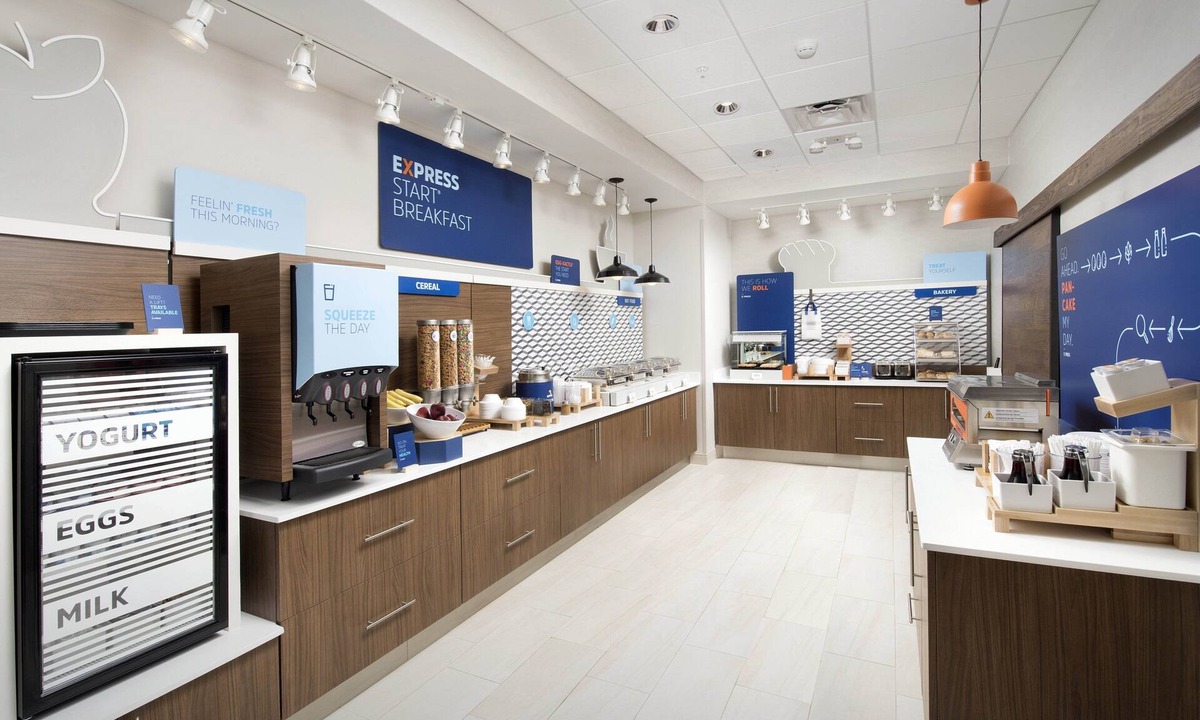 Woodfin Hotel | Holiday Inn Express Asheville Woodfin by IHG