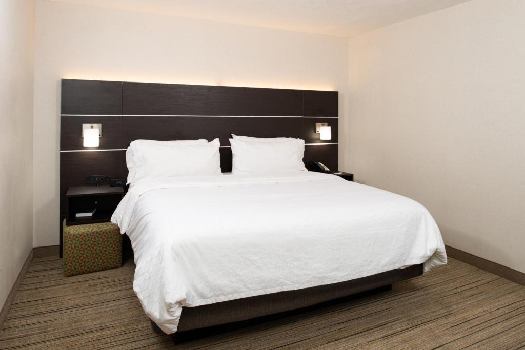 Dent Hotel | Holiday Inn Express Cincinnati West by IHG
