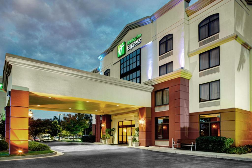 Sandston Hotel | Holiday Inn Express Richmond Airport by IHG