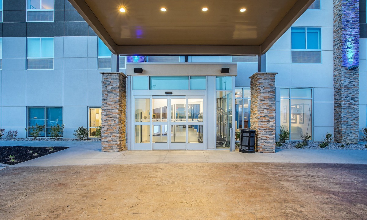 Versailles Hotel | Holiday Inn Express & Suites Lexington W - Versailles by IHG