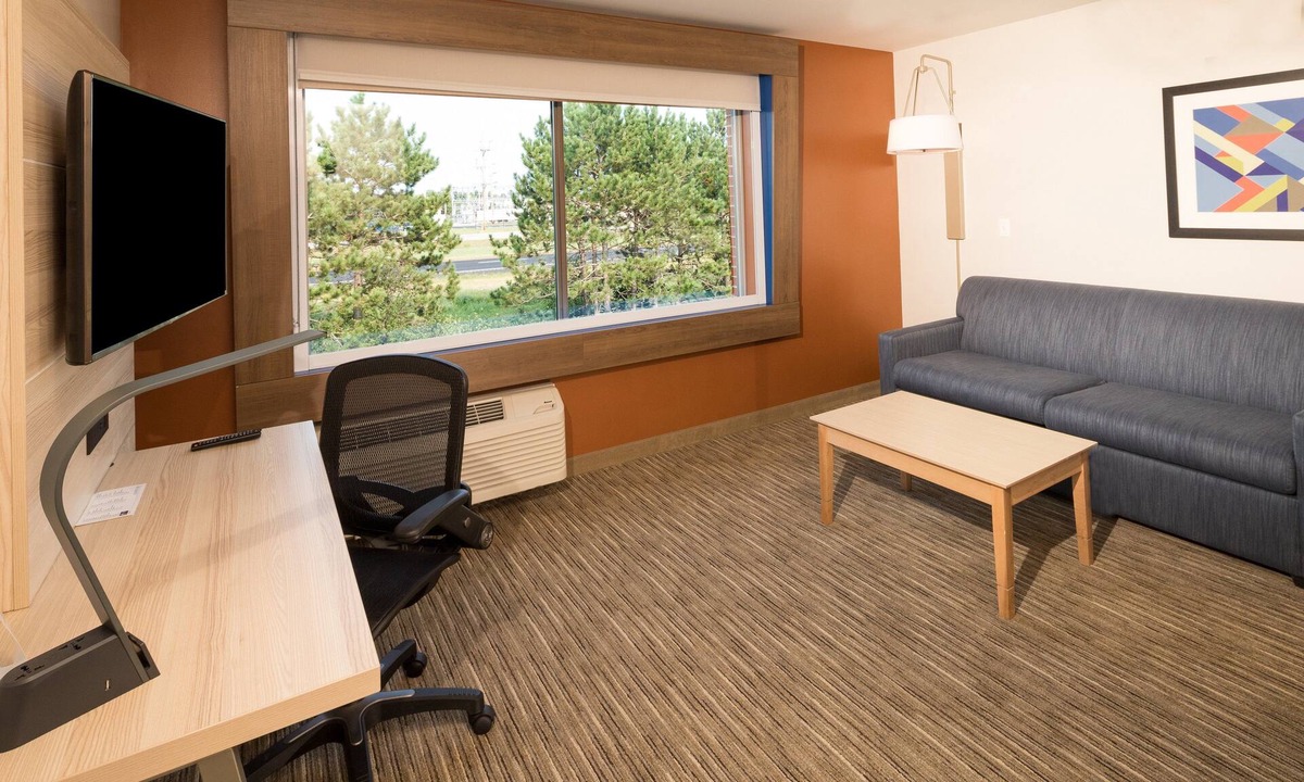 Auburn Hotel | Holiday Inn Express & Suites Auburn by IHG