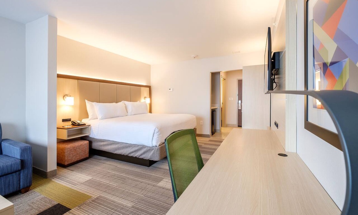 Eagan Hotel | Holiday Inn Express & Suites Eagan - Minneapolis Area by IHG
