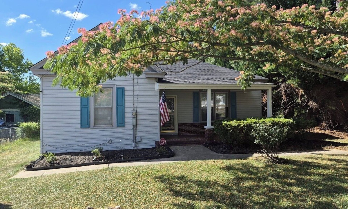 Littleton House | Home in walking distance to downtown Littleton