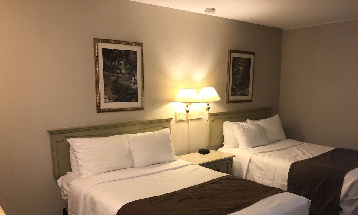 Berea Hotel | Hometown Inn Berea