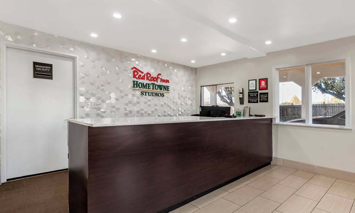 Georgetown Hotel | HomeTowne Studios by Red Roof Georgetown, KY