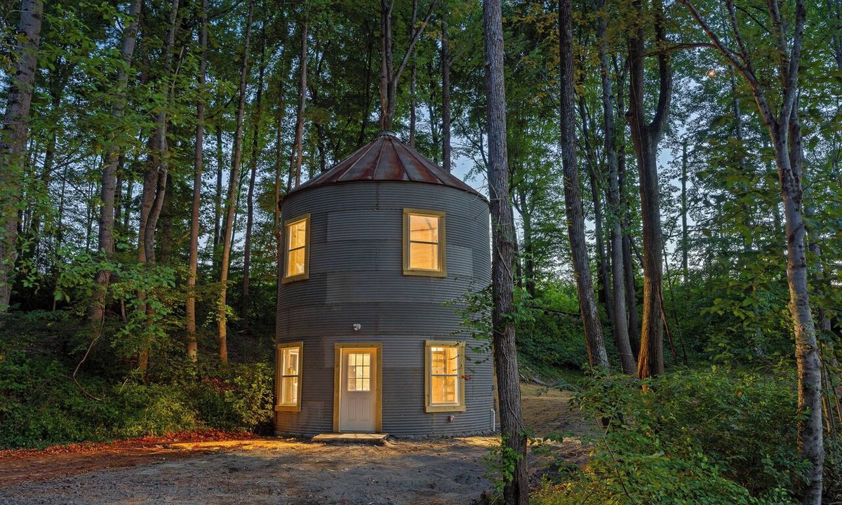Troutman House | Honeymoon Suite w/Exotic Animals + Hot Tub + Zoo