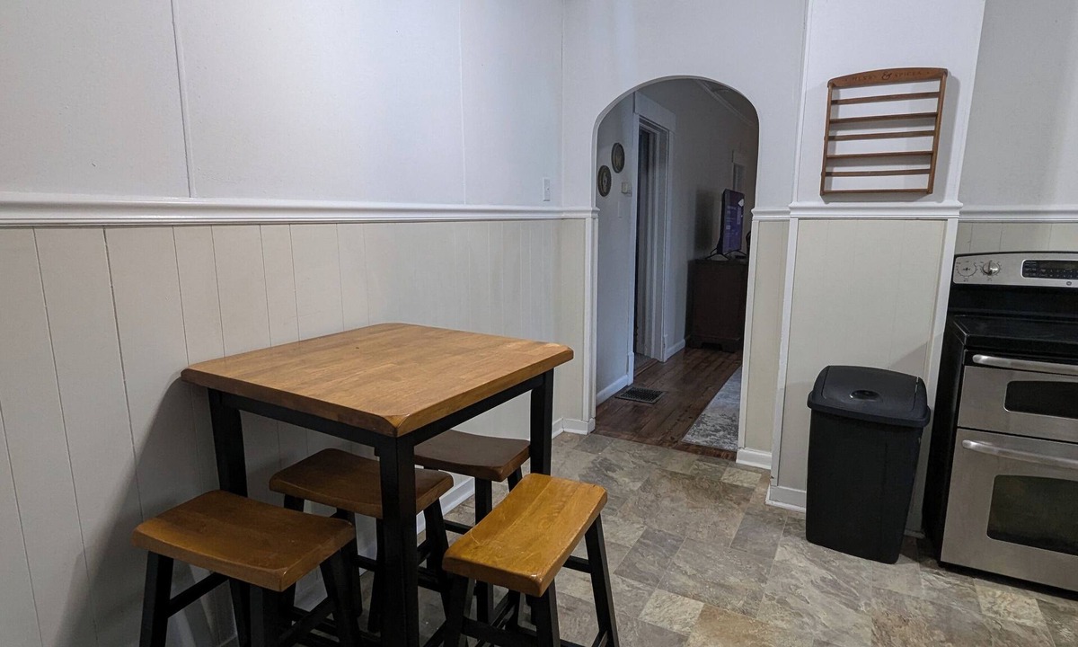 Marion House | Hook, Wine & Sinker - 2Bed/1Bath