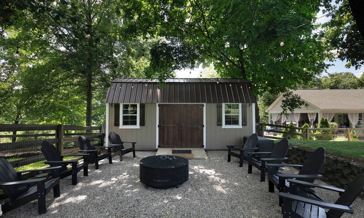 Kenton House | Hot tub, Fire pit, Pool table, Ping-pong table, Sleeps up to 14!