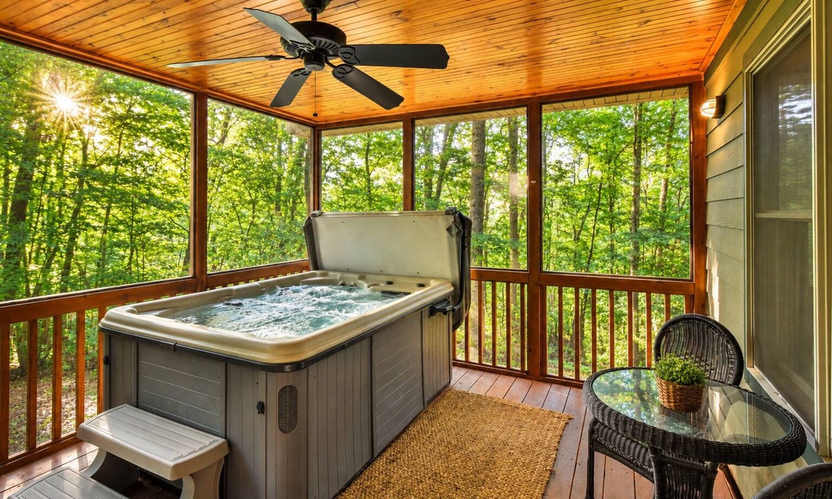 Helen Cabin | Hot Tub, Firepit, Minutes to Helen