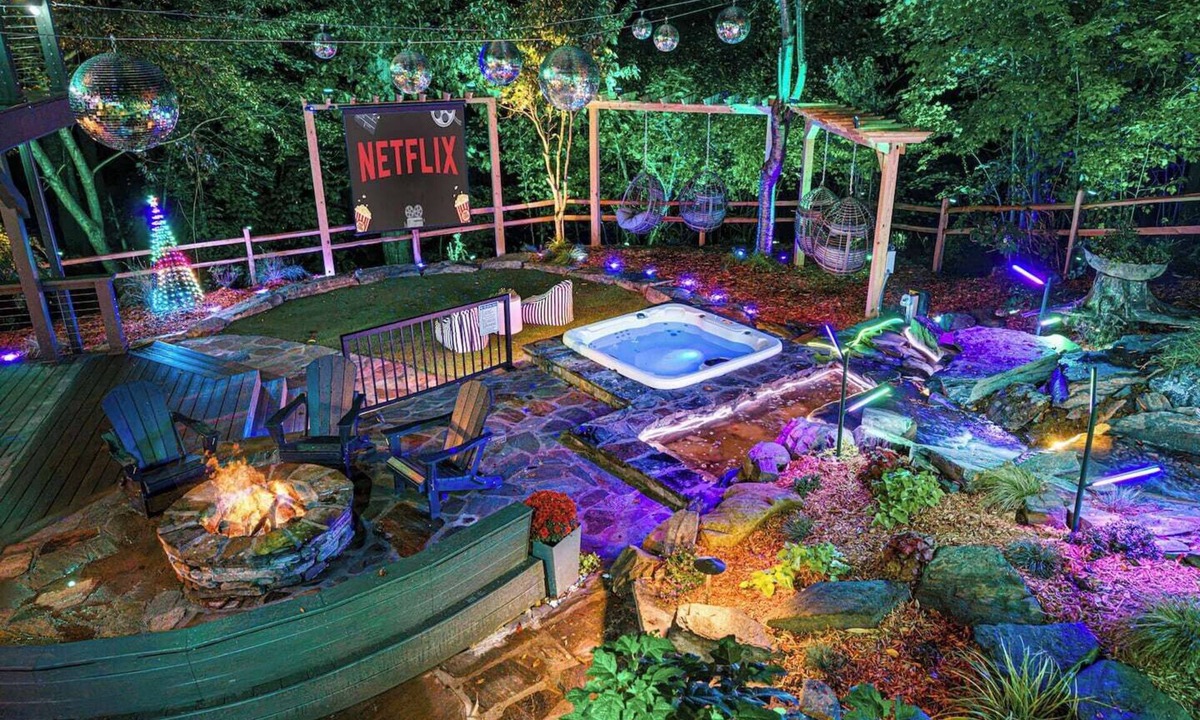 Asheville House | Hot Tub + Game Lounge by 5 Seasons Homestays
