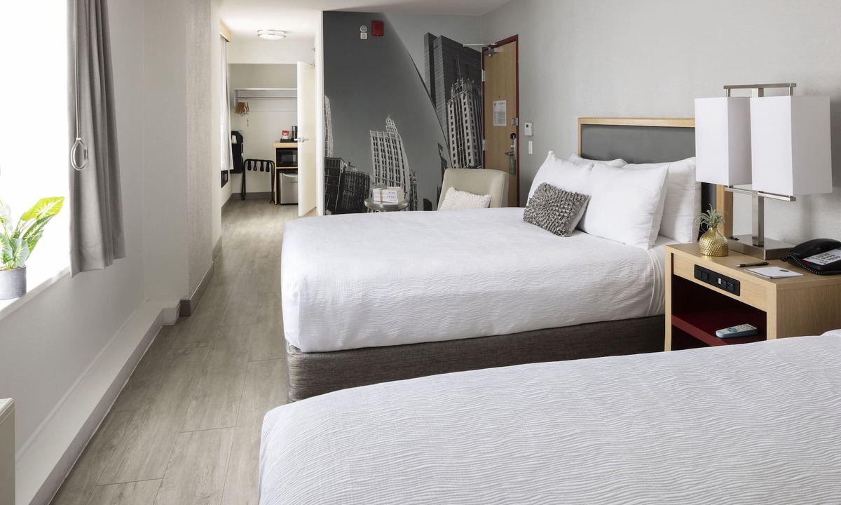 Streeterville Hotel | Hotel Saint Clair- Magnificent Mile