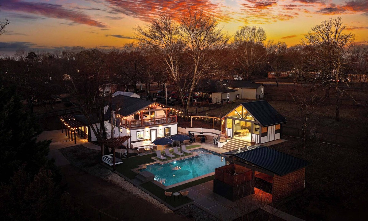 Greer House | Htd Pool-Hot Tub-Fire Pit-Fenced Yard-Dogs Welcome