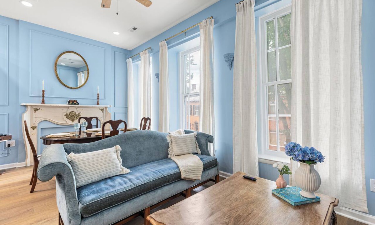 Downtown Apartment | Huge, Downtown, Walkable, Coffee, Breweries, Dogs