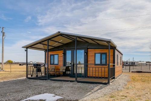 Nowata House | Hunt, Fish & Explore! Tiny Home Near Oologah WMA
