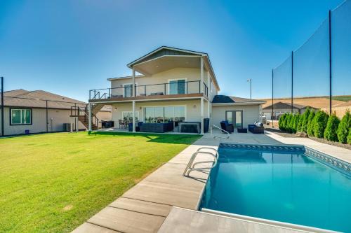 Moses Lake House | Hunt & Hike: Potholes State Park Home Hot Tub