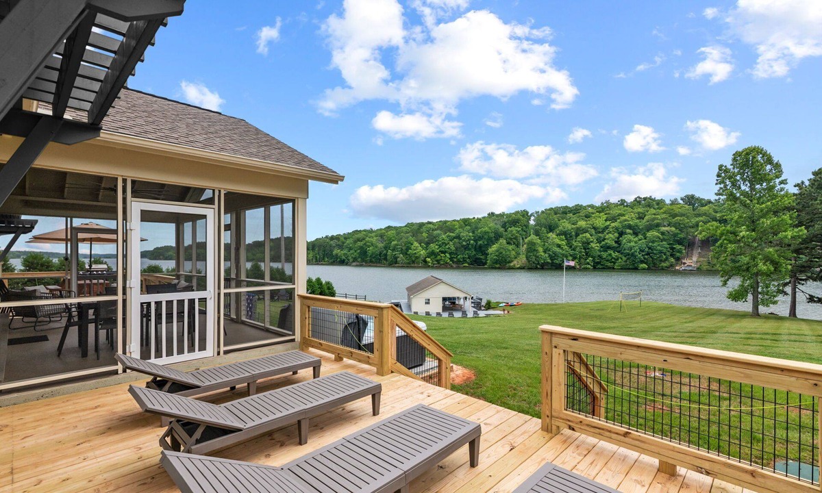 Semora House | Hyco Paradise/Hot tub/Lake-front/Fire-pit/Game-room/Incredible VIews