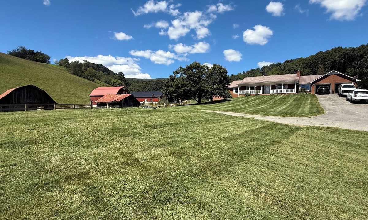 Newport House | Idyllic Horse Farm Minutes to VT