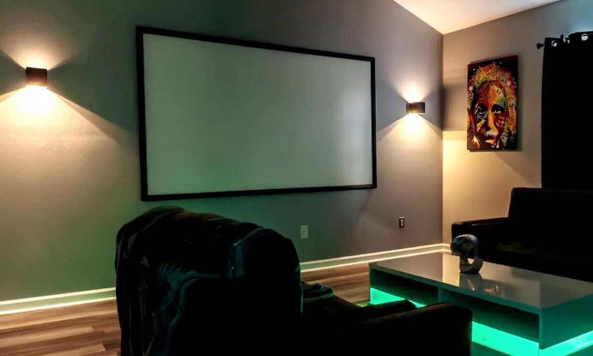 Greensboro House | Intimate stay&private community w/theatre room mins from downtown&close to lake!