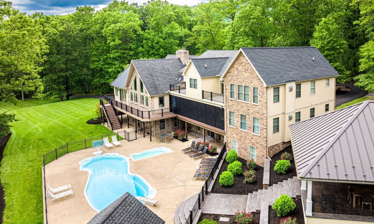 Loysville Cabin | Introducing Liberty Valley Lodge, your thrilling escape into luxury and leisure!