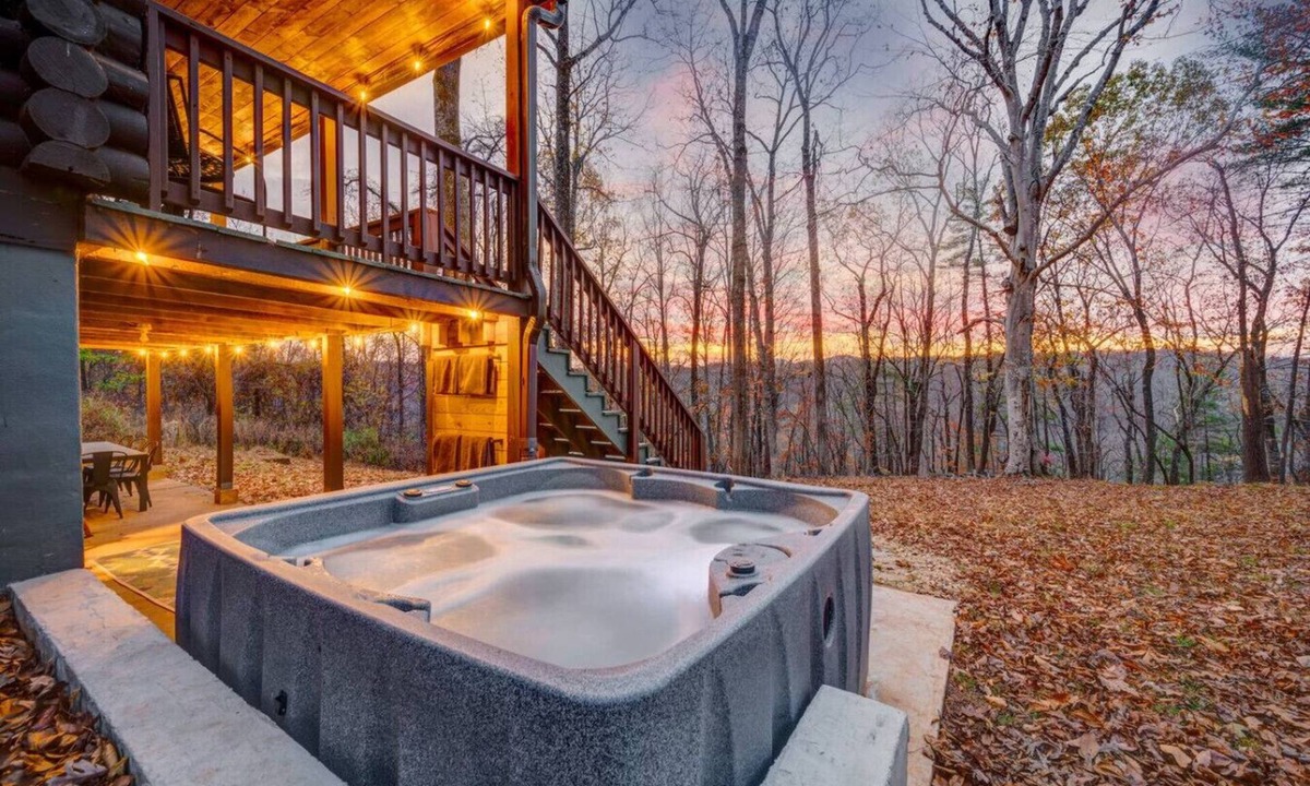 Lynchburg Cabin | James River Cabin, Riverfront with Hot Tub and Views!