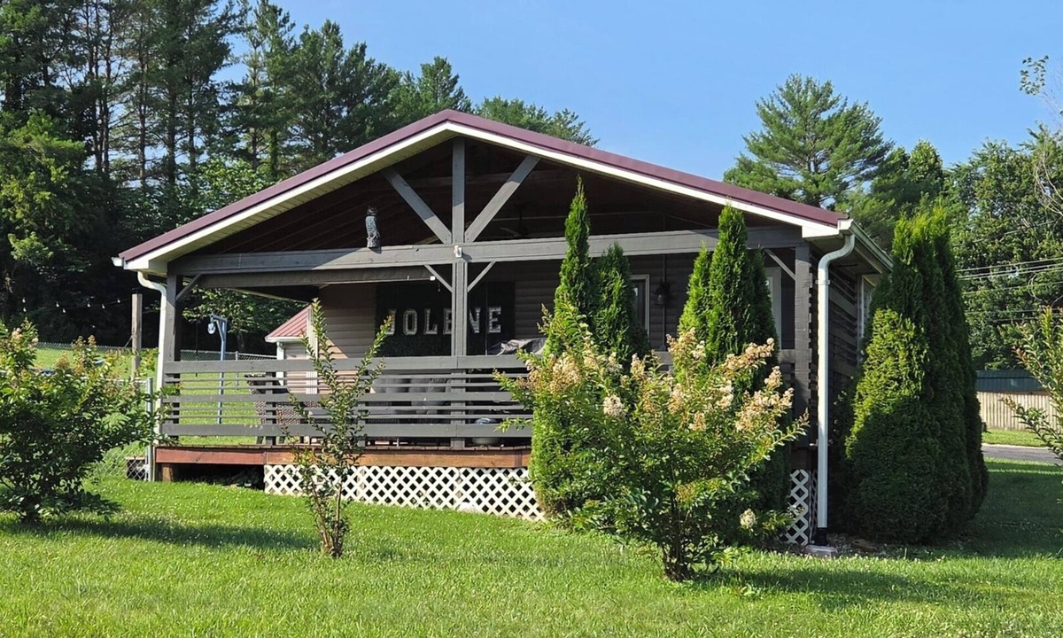 Lily House | Jolene’s Place London/Corbin KY near Laurel Lake, Cumberland Falls, and more