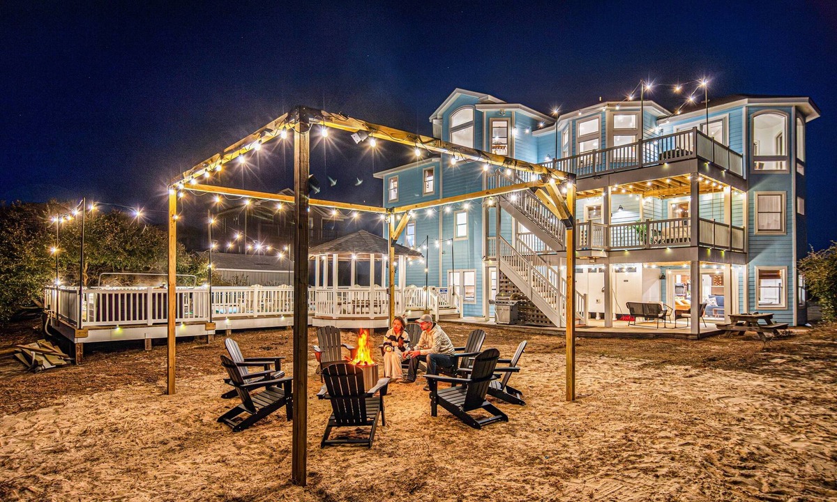 Carova Beach House | July specials Htd pool/hotub, firepit oceanview, Wild Horses, 6 bed 7 baths