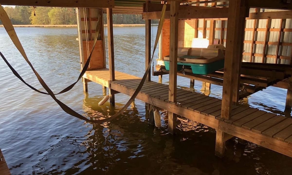 Guntersville House | Keepin' It Reel: Waterfront, 2-Slip Boathouse, EV, Tankless, Park 5 Boats