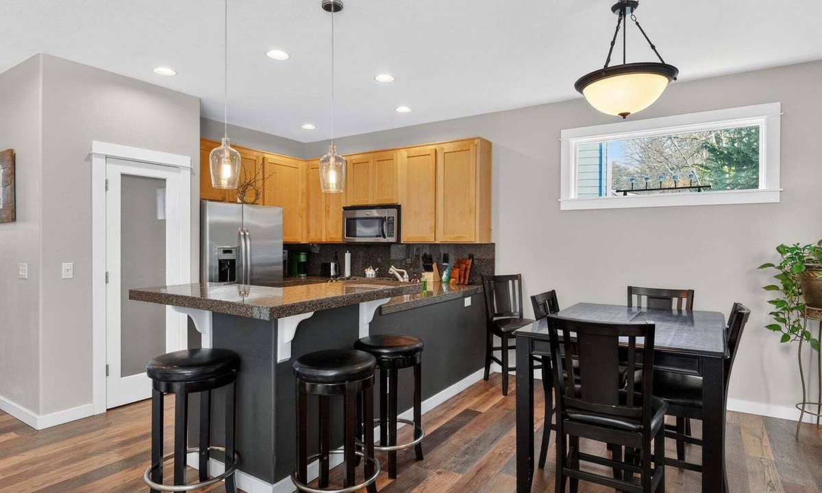 Keizer House | Keizer Retreat | Firepit + Near Salem & Wineries