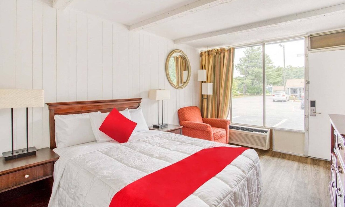 Kernersville Apartment | Kernersville NC|Queen Bed