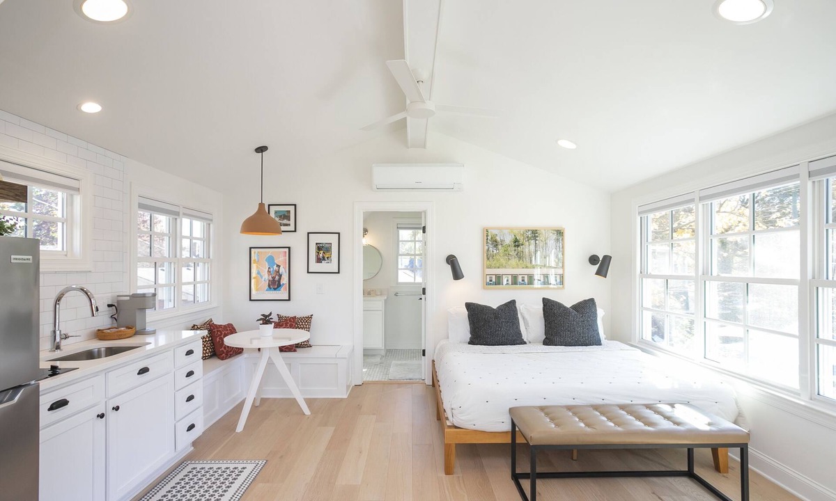 Historic Edgefield House | King Studio Walkable to Nissan Stadium