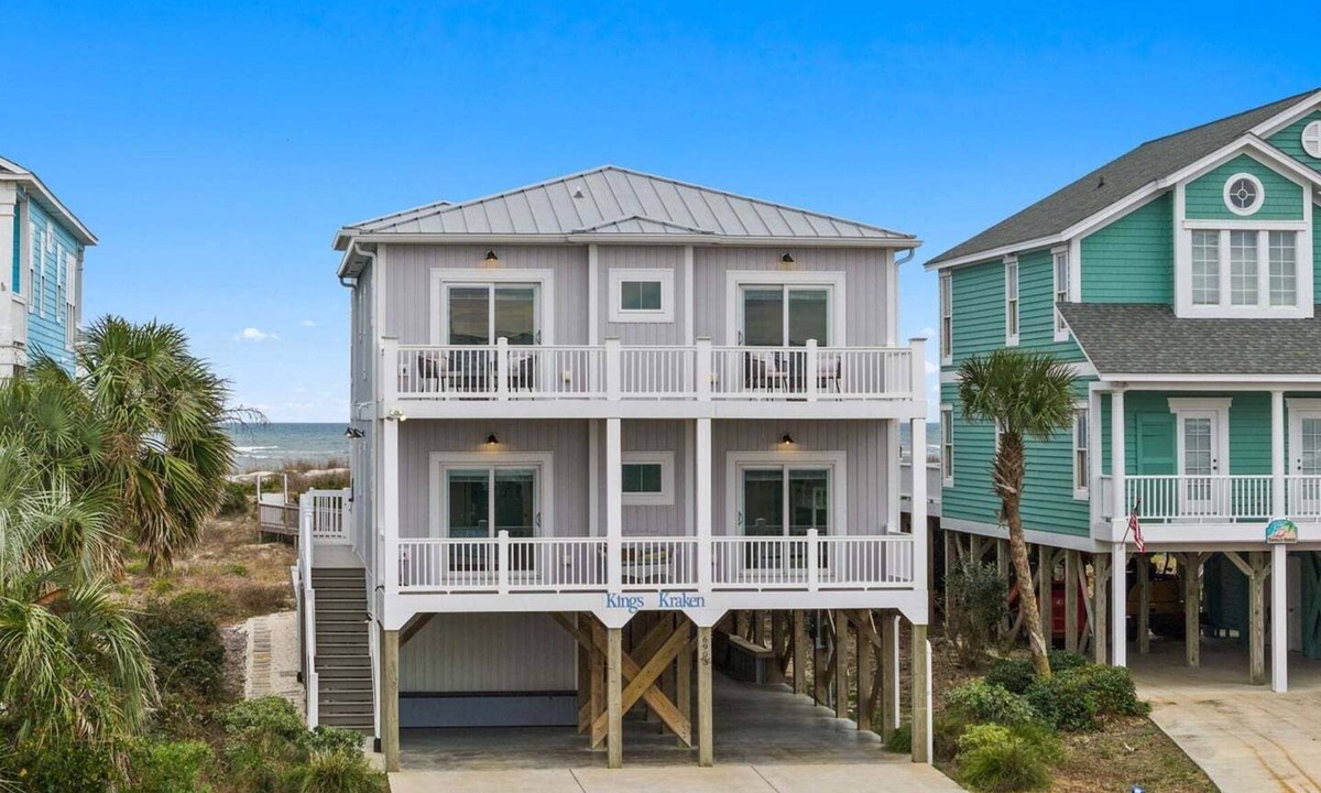 Oak Island Hotel | Kings Kraken: An 8-bedroom oceanfront home in Oak Island, perfect for 20 guests!