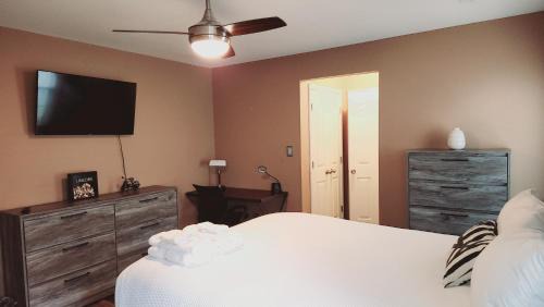 Oakdale House | Knight's Vacation Property - Charlotte, NC