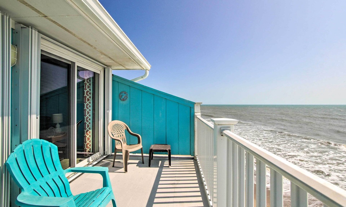 Kure Beach Apartment | Kure Beach Condo w/Panoramic Ocean Views!