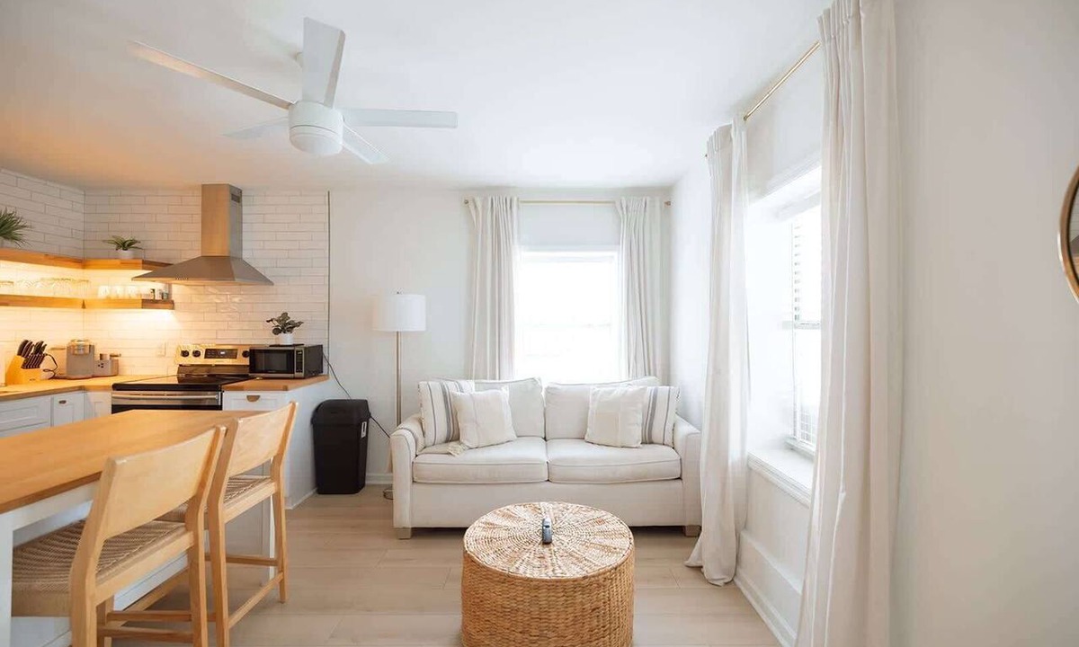 South End Apartment | La Ola by Casa Del Sol