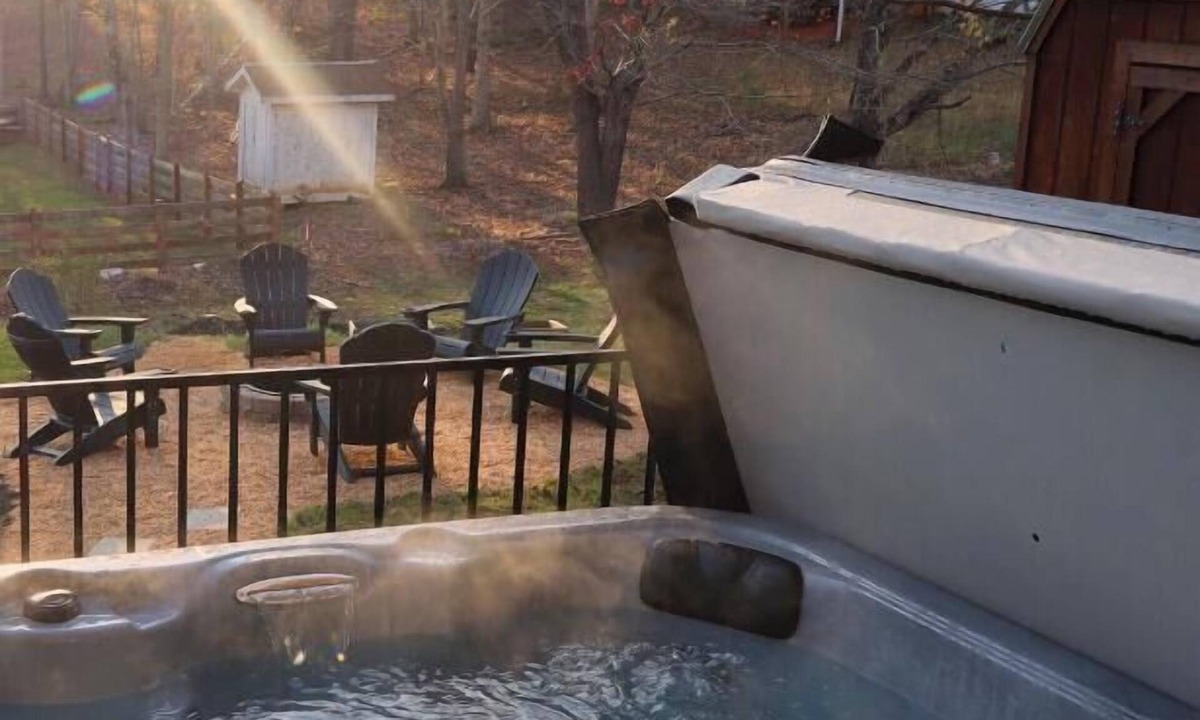 Young Harris House | Lake Access on Chatuge: Cozy Mountain Retreat Near Lake Chatuge & Hot Tub