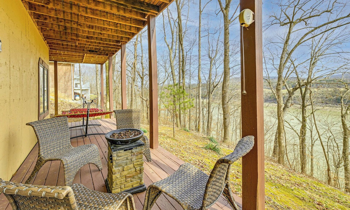 Bronston Cabin | Lake Cumberland Log Cabin Near 3 Boat Ramps