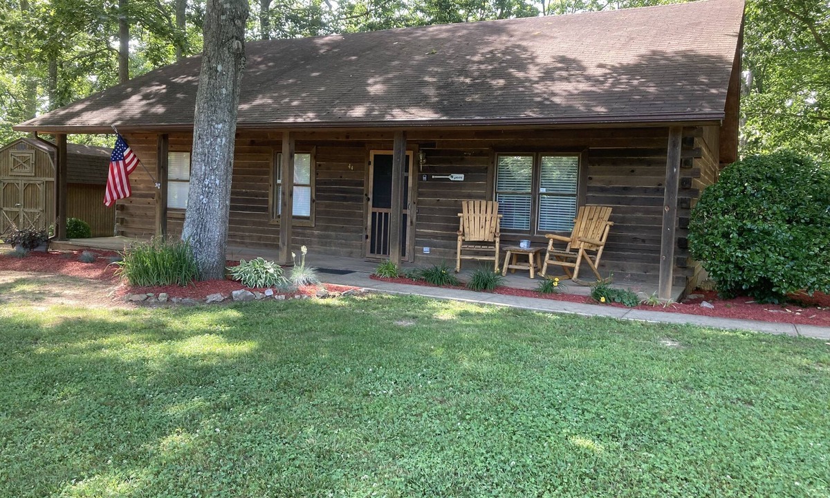 Nancy Cabin | Lake Cumberland Log Cabin minutes from Lee's Ford Marina and Pulaski County ParK