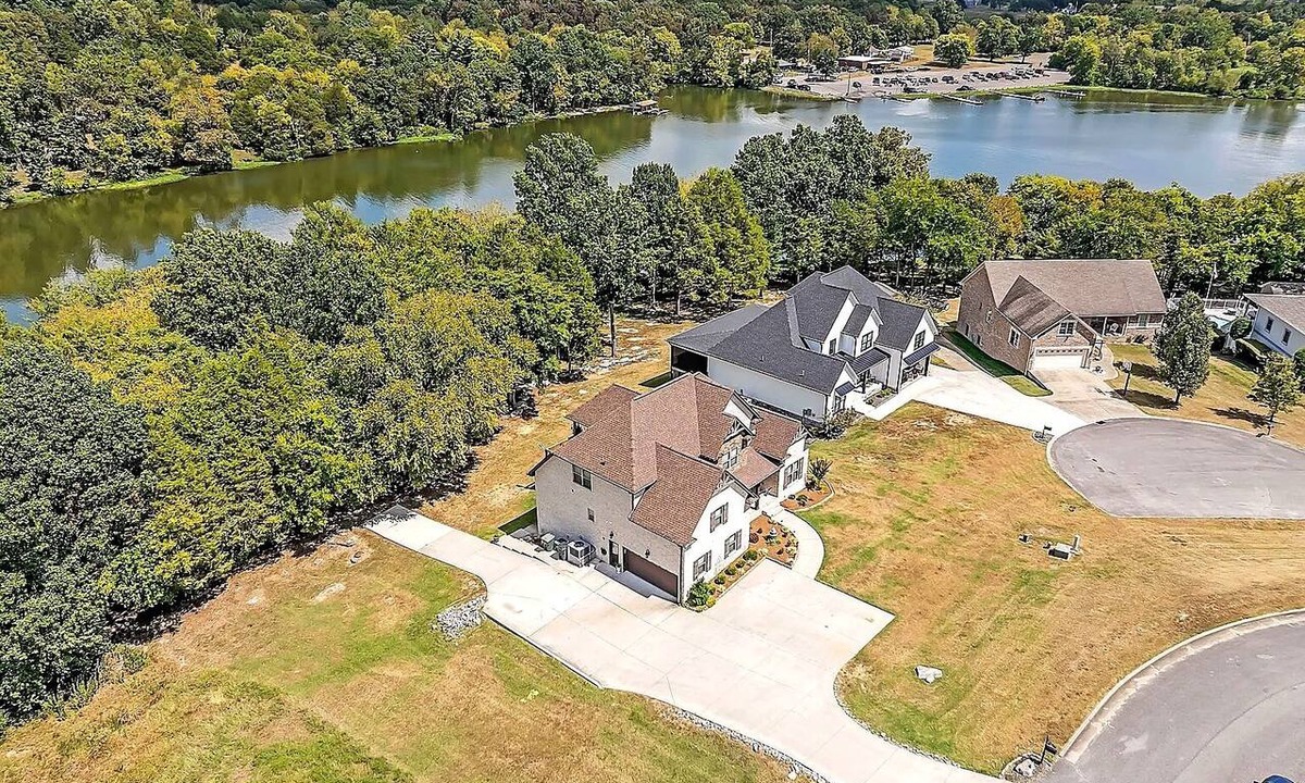 Gallatin House | Lake Days & Nashville Nights — Private Dock, Game Room & Fire Pit - Room for 12