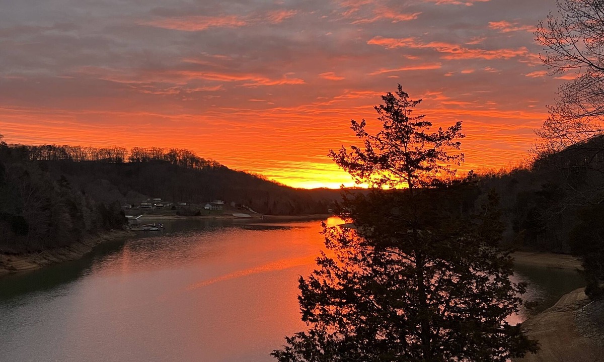 La Follette House | Lake Front - Gorgeous views, 6 bedroom/6 1/2 baths, 2 refrigerators/dishwashers