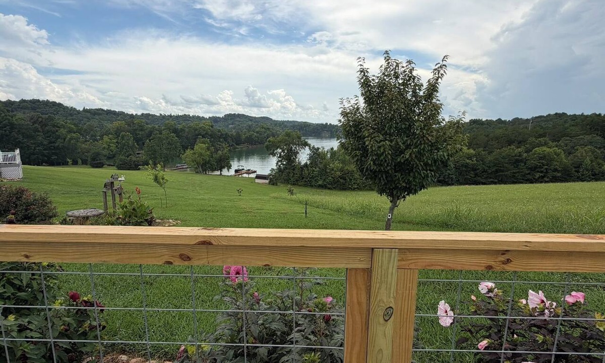 Dandridge House | Lake It Easy - Douglas Lake Access - Close to Pigeon Forge