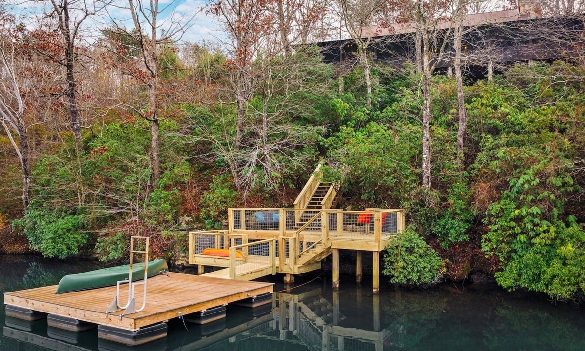 Mentone House | Lake Lahusage Front l Private Dock, Game Room