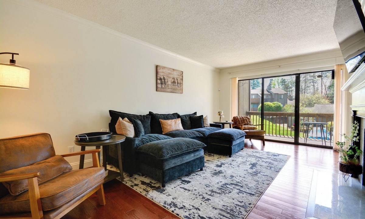 High Point House | Lake Living & Game Room! Group Escape 3 Mi to HPU