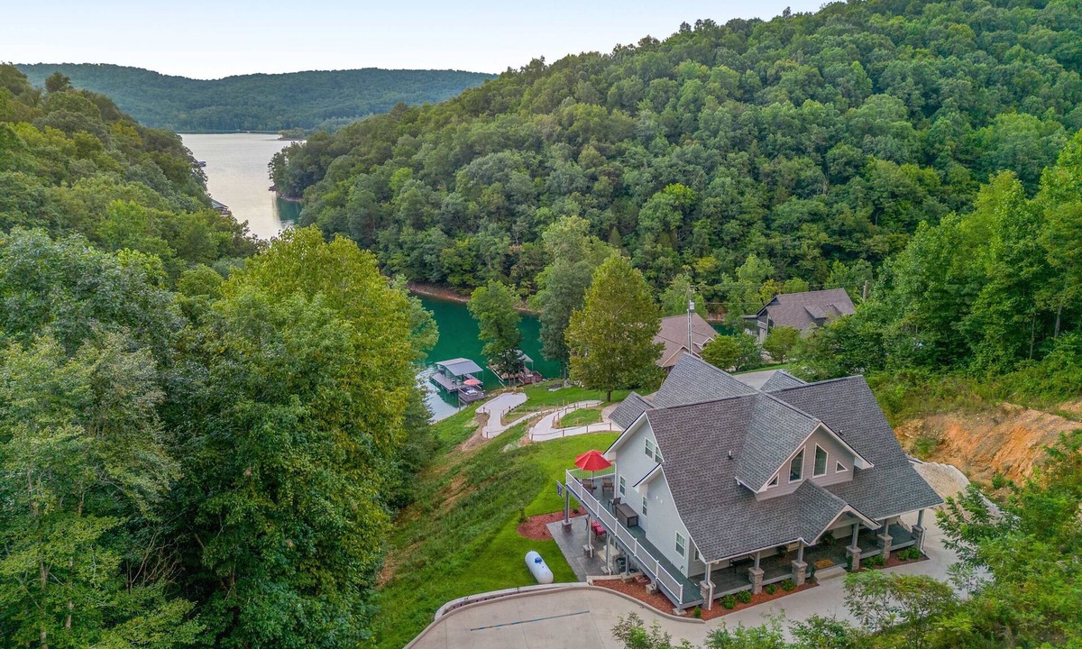 Maynardville House | Lake Norris Epic Aqua Haven, Sleeps 8 - Deck - Grill