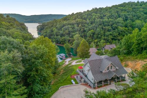 Maynardville House | Lake Norris Epic Aqua Haven Sleeps 8 - Deck - Grill