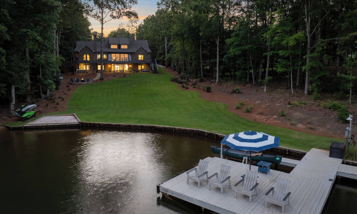 Eatonton House | Lake Oconee Waterfront, Dock & Hot Tub