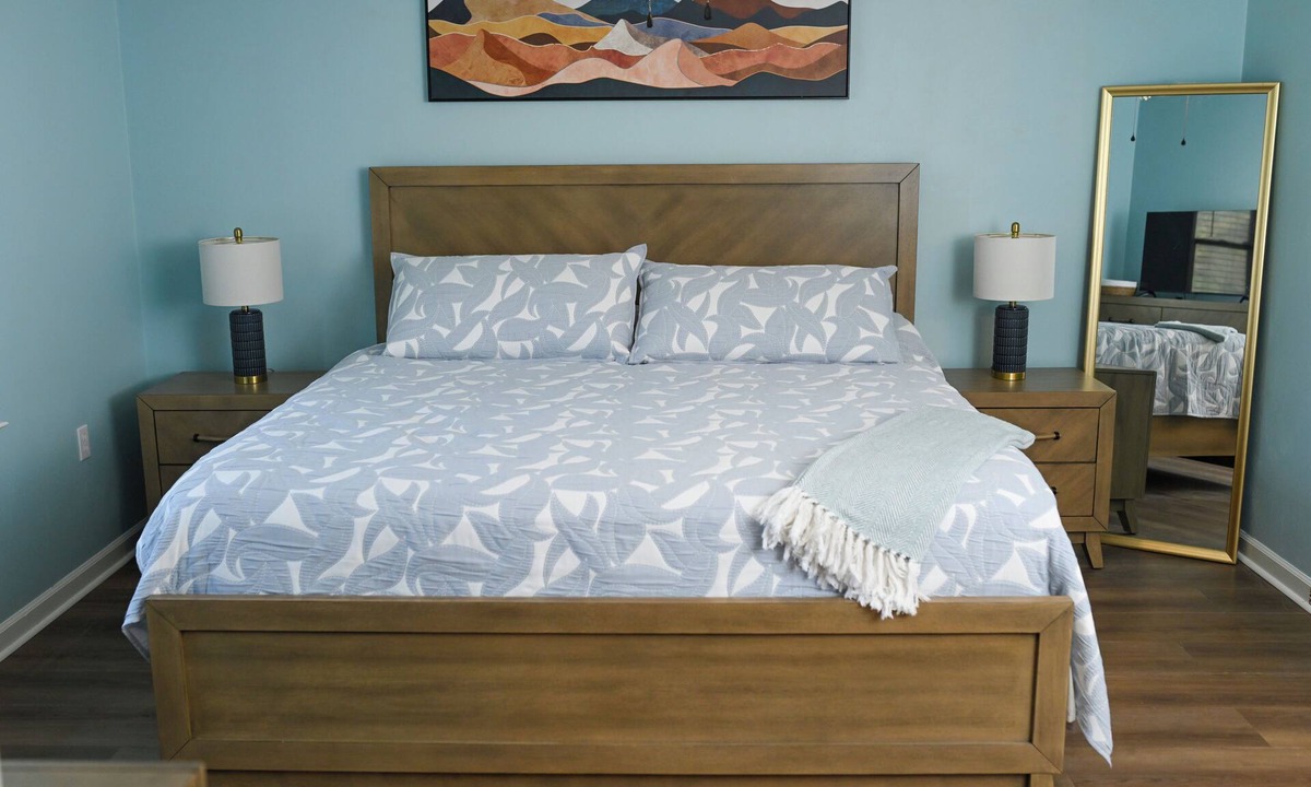 Goodview House | Lakefront 3-bedroom house in charming Goodview