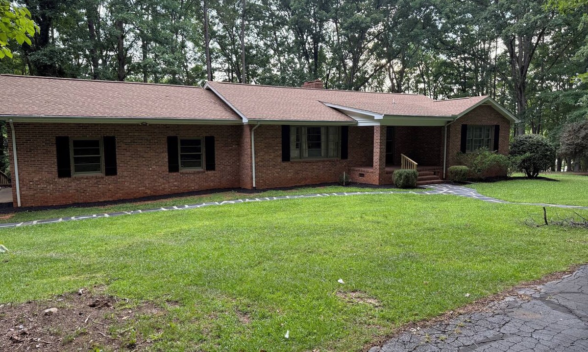 Clarksville House | Lakefront 5BR Retreat w/Private Dock —Boat Ramp Across Street — Sleeps 10+