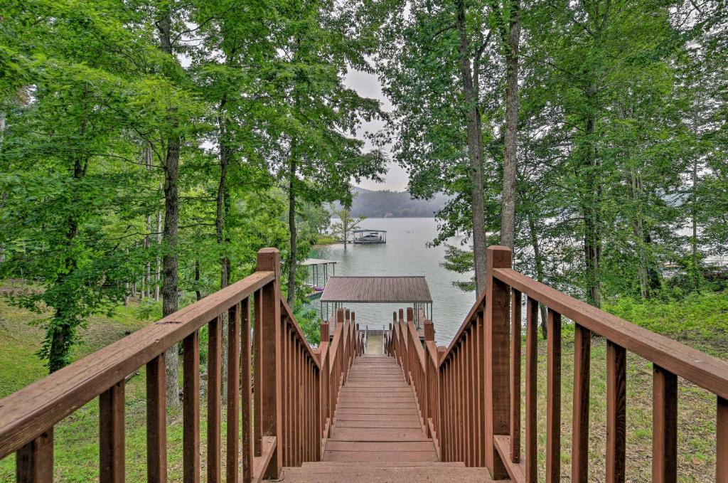Sharps Chapel House | Lakefront Cottage with Private Double Dock