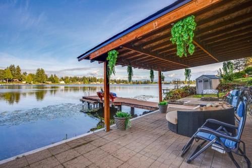 Covington House | Lakefront Home w/Fire Pit, Dock in Kent!
