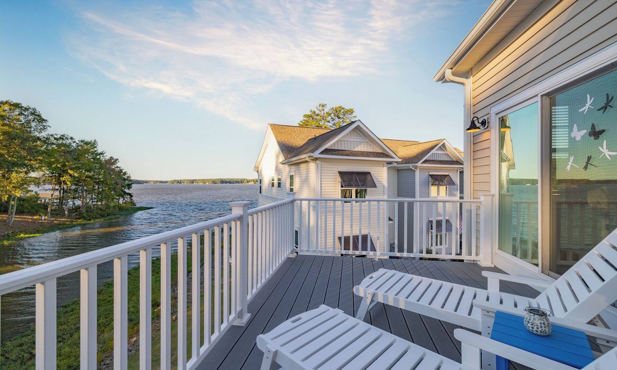 Eatons Crossing House | Lakefront/KingBed/FirePit/Arcade/Kayaks/Boat Slip